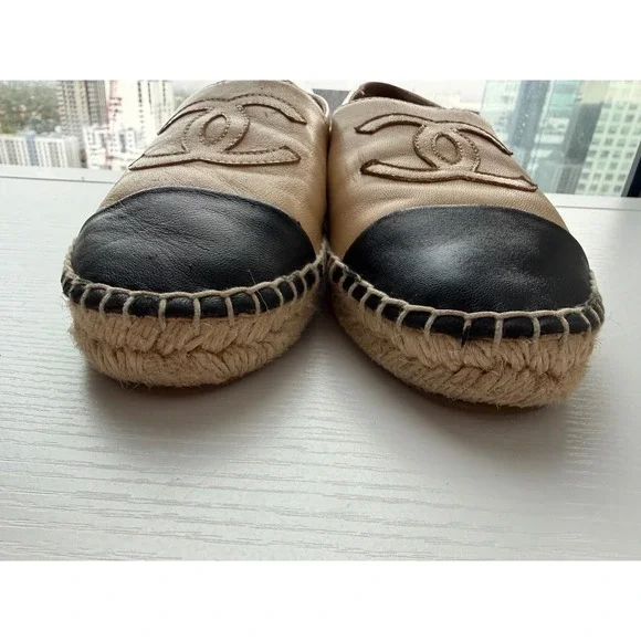 Chanel CC Espadrilles Beige Black Cap Toe Leather Flats Size 39 Lambskin - Picture 3 of 16